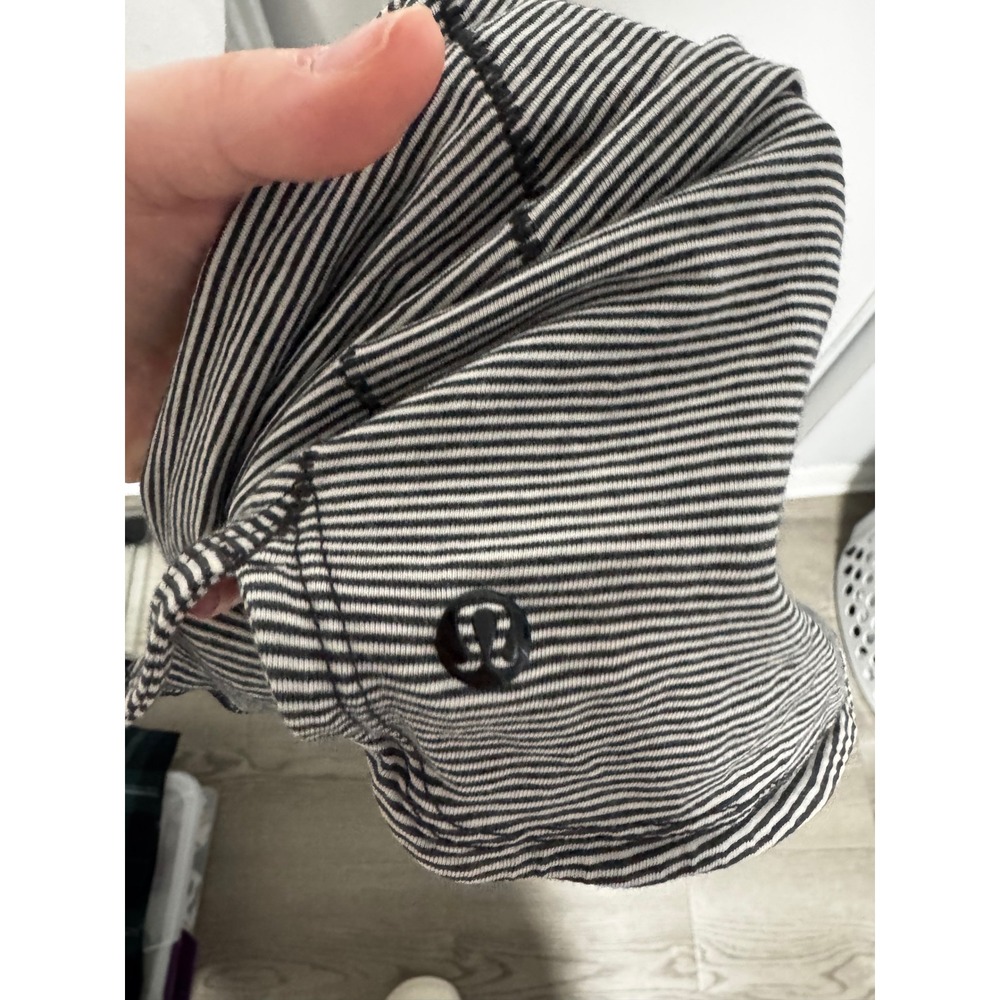 Lululemon Black White Striped Racerback Tank Top Scoop‎ Neck Athletic Size 4 - Picture 3 of 4